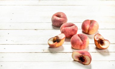 taze olgun şeftali.