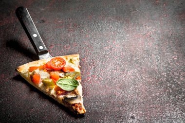 parça taze İtalyan pizza.