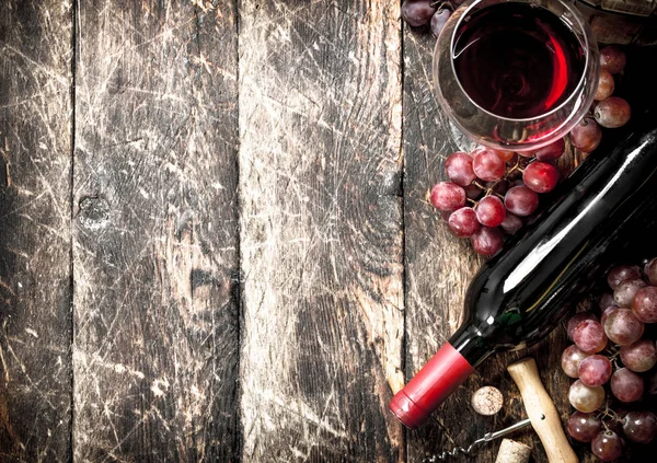 Wine background. Red wine with glasses with grapes.