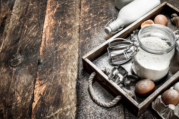 Fondo para hornear. Ingredientes para la masa fresca . — Foto de Stock