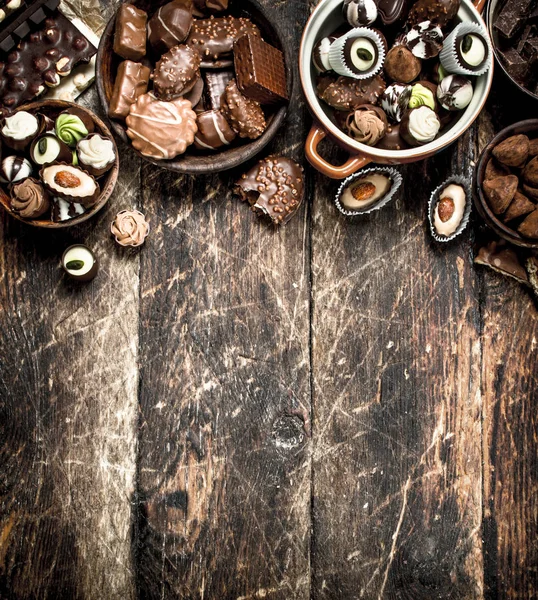 Chocolate candies in a bowls. — Stock Photo, Image