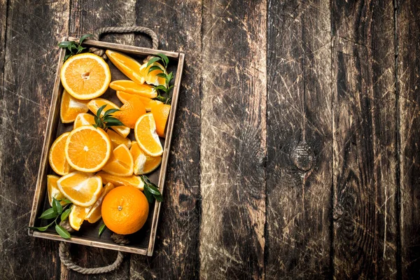 Fresh oranges on a tray. — Stock Photo, Image
