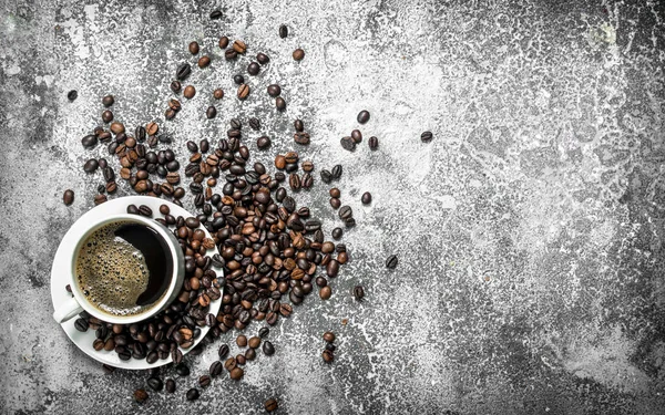 Frischer Kaffee in einer Tasse. — Stockfoto