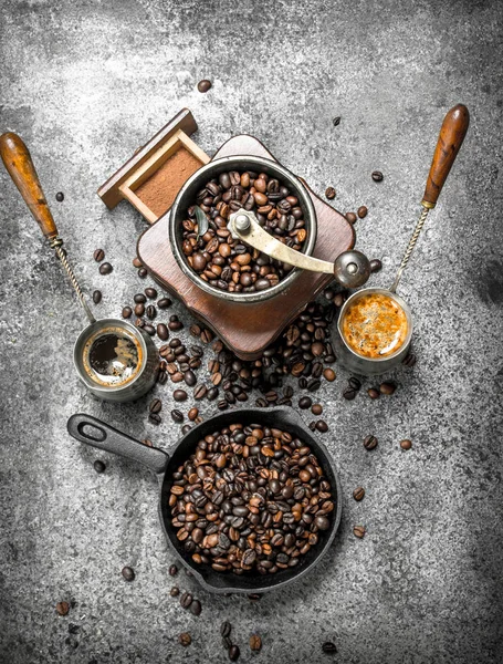 Coffee background. Fresh coffee in turk. — Stock Photo, Image