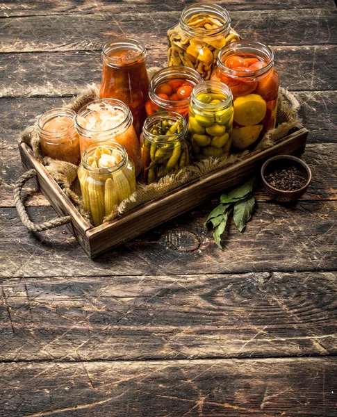Preserves food with vegetables and mushrooms on an old tray. — Stock Photo, Image