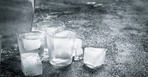 Vodka with ice in glasses. — Stock Photo, Image