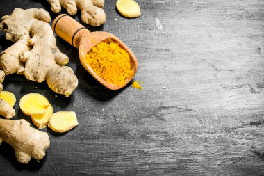 Kepçe zemin zencefil. Siyah kara tahta.