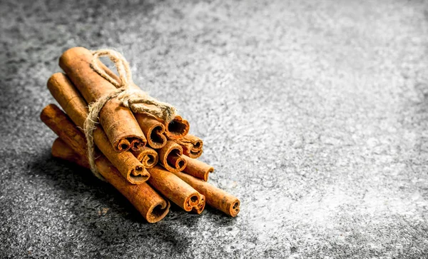 Cinnamon Sticks Rustic Background — Stock Photo, Image