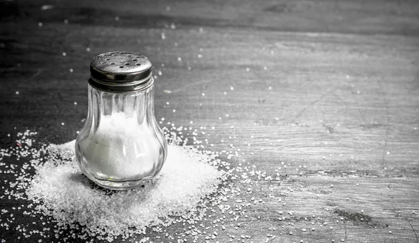 Salz Glas Auf Der Schwarzen Tafel — Stockfoto