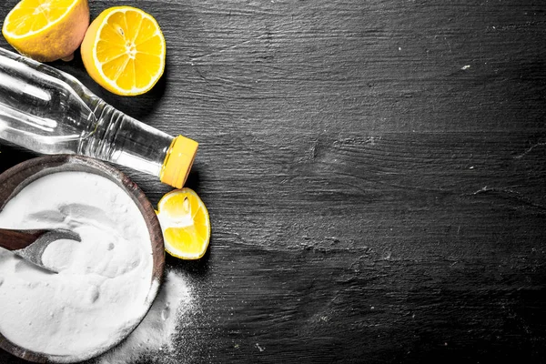 Baking Soda Bowl Vinegar Lemon Slices Black Chalkboard — Stock Photo, Image