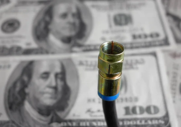 Coaxial cable and cash — Stock Photo, Image