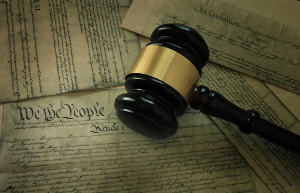 Gavel on America's Constitution — Stock Photo, Image