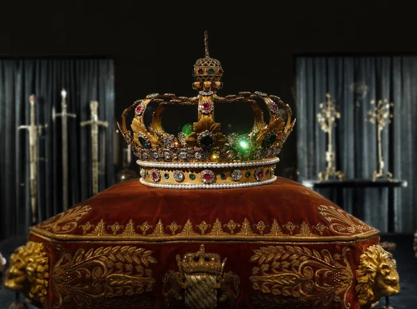 King's gold crown — Stock Photo, Image