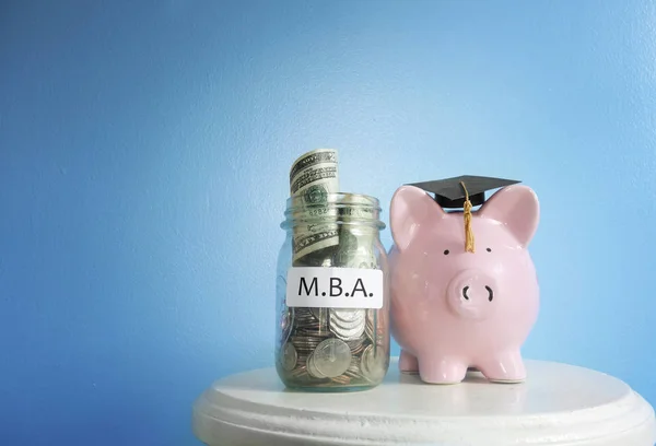 Graduado de MBA Piggy Bank —  Fotos de Stock