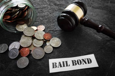 Kefalet Bond iletisiyle sikke ve tokmak