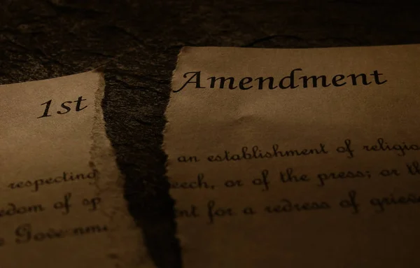 Texte de Constitution déchiré du 1er amendement — Photo