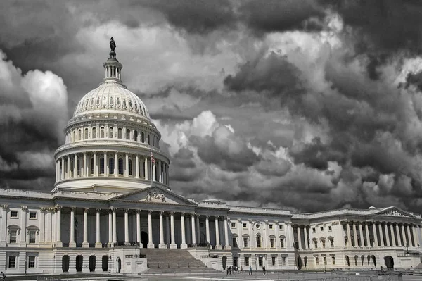 Storm clouds over Washington DC capitol — Stock Photo, Image