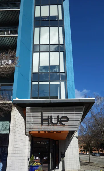 RALEIGH,NC/USA - 01-25-2020: Entrance to The Hue apartments, lux — Stock Photo, Image
