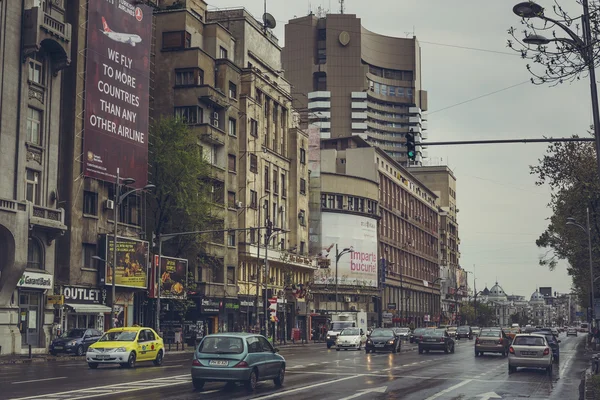 Hora pico del día lluvioso, Bucarest, Rumania — Foto de Stock