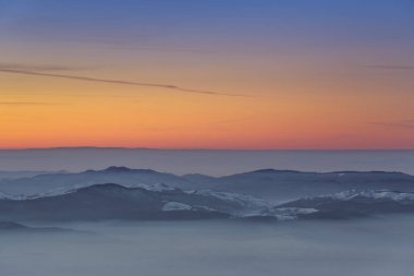 Puslu vadiler üzerinden günbatımı