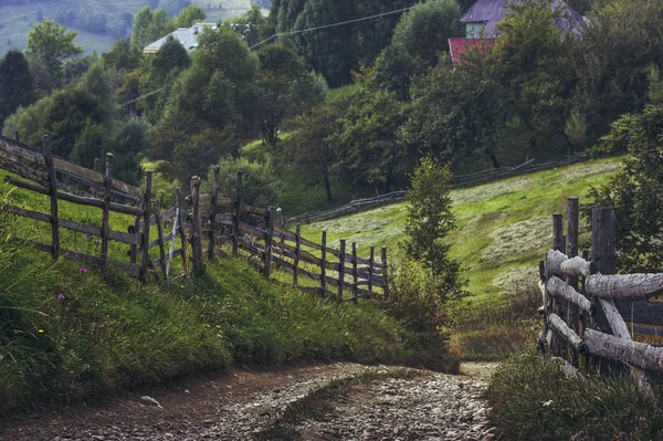 Estrada rural da Transilvânia — Fotografia de Stock
