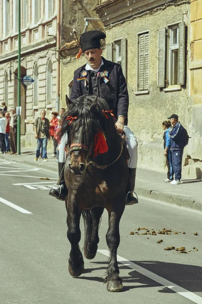 Junii Brasovului Parade, Brasov, Rumänien — Stockfoto