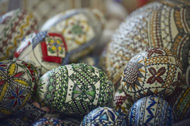 Boyalı dekoratif Paskalya yumurtaları