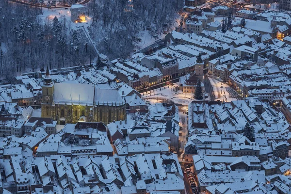 布拉索夫, 罗马尼亚, 雪议会广场鸟瞰图 — 图库照片