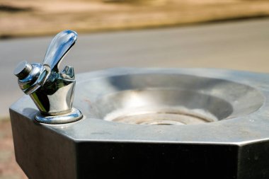 Genel su ile nesne arka plan veya doku için sokakta ayarlamak lavabo musluk içme .