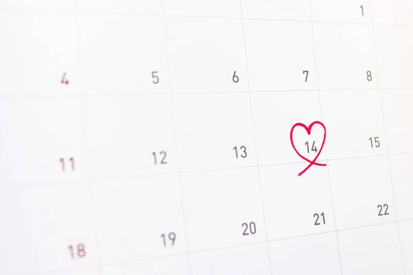 14 Feburario con corazón rosa en el calendario - Concepto de San Valentín . — Foto de Stock