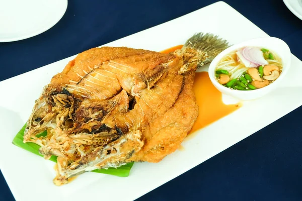 Deep Fried Snapper Topped Sweet Fish Sauce Vegetable Serve White — Stock Photo, Image