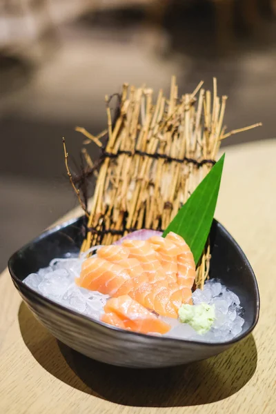 Sashimi Tigela Preta Consistem Salmão Sake Colocar Gelo Conceito Comida — Fotografia de Stock