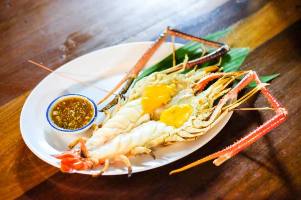 Grilled Giant River Prawn Shrimps Spicy Seafood Set Wooden Table — Stock Photo, Image