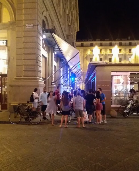 Grupo de turistas en Florencia — Foto de Stock