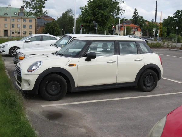 Mini Cooper blanc cassé à Stockholm — Photo