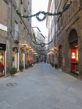 Siena, İtalya - yaklaşık Aralık 2014: görünüm mağazaları ile şehir merkezinin