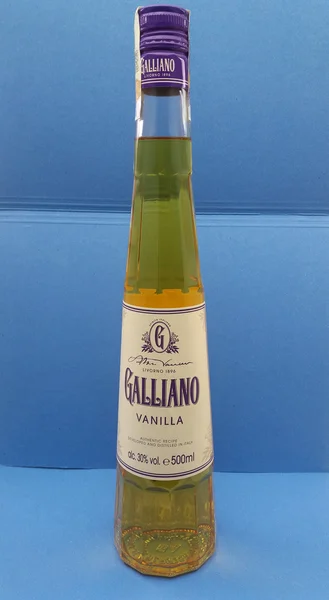 Botol minuman keras Galliano herbal — Stok Foto