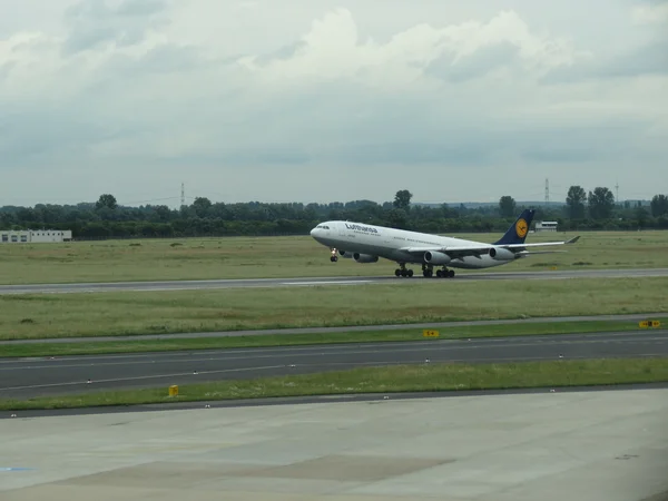 Aircraft take off — Stock Photo, Image