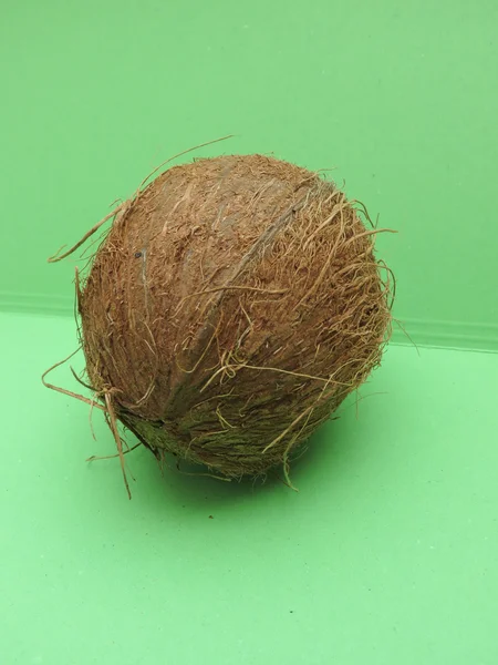 Kokosnuss Cocos Nucifera Nuss Auf Hellgrünem Hintergrund — Stockfoto