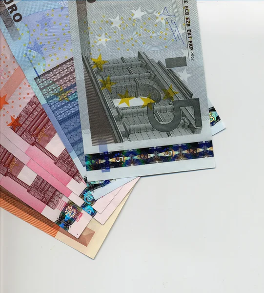 Billetes en euros sobre fondo blanco — Foto de Stock