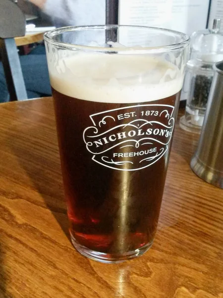 Edinburgh Circa August 2015 Pint British Ale Beer Glass Nicholson — Stock Photo, Image