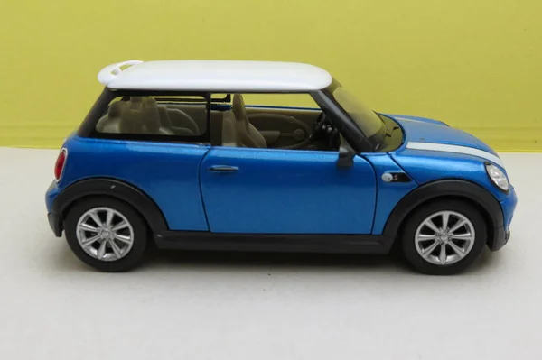 Luz azul Mini Cooper carro (2013 versão ) — Fotografia de Stock