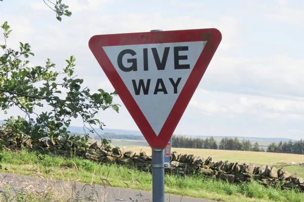Give way sign — Stock Photo, Image