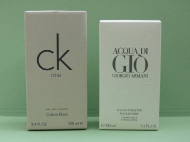 Paris, Fransa - Haziran 2016 yaklaşık: Giorgio Armani Acqua di Gio parfüm erkek ve Calvin Klein bir unisex ve iki dünya çapında evergreen çok satan Parfümler için