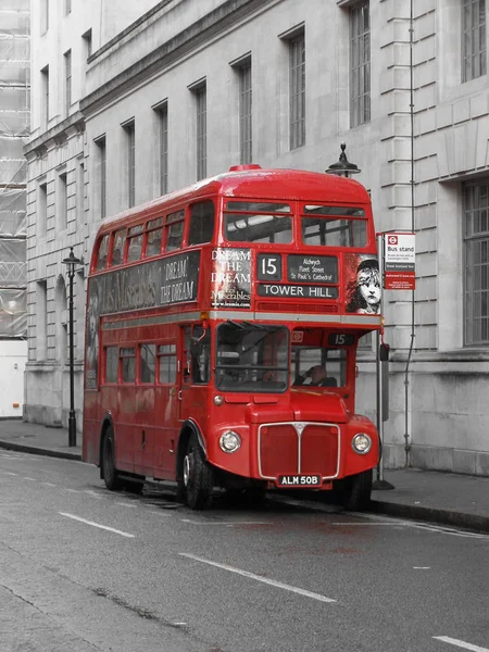 Autobús británico de dos pisos — Foto de Stock