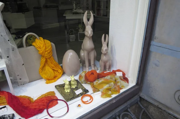 Dresden Duitsland Circa Maart 2016 Decoratieve Pasen Konijntjes Tentoongesteld Koop — Stockfoto