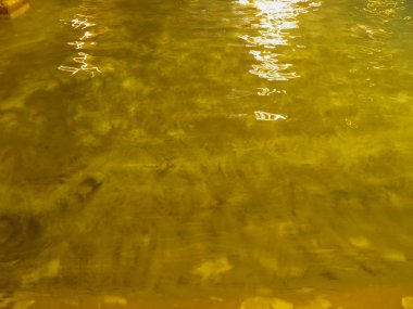 Su yüzeyi geceleyin arka plan olarak yararlı