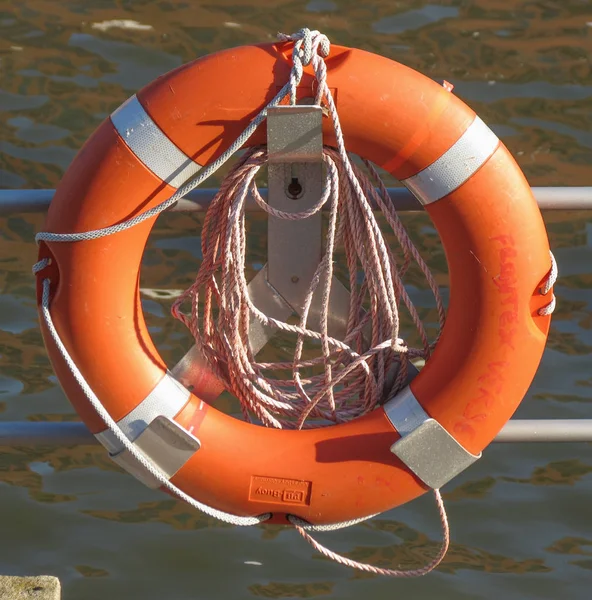 Гамбург Германия Circa November 2016 Orange Life Buoy Harbour Canal — стоковое фото