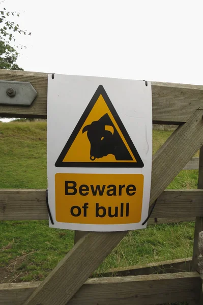 Warning Sign Beware Bull Countryside — Stock Photo, Image