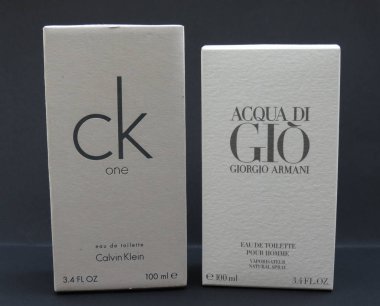 Paris, Fransa - Haziran 2016 yaklaşık: Giorgio Armani Acqua di Gio koku erkekler ve Calvin Klein bir unisex parfüm iki yaprak dökmeyen satan dünya çapında